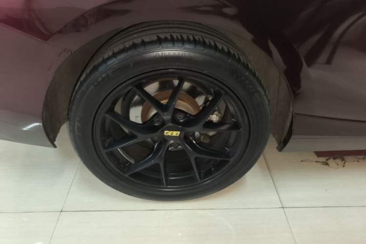 Used BMW 2 Series 2018 220i Convertible Coupe Sports Design Package Right Rear Wheel Hub