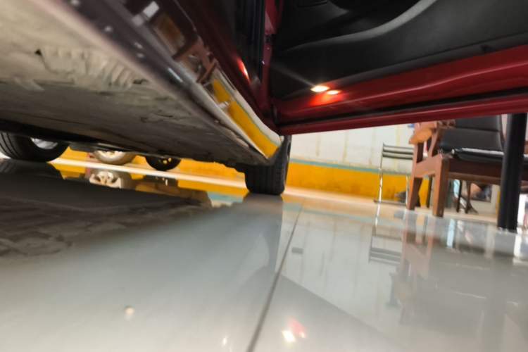 Used BMW 2 Series 2018 220i Convertible Coupe Sports Design Package Right Side Sill