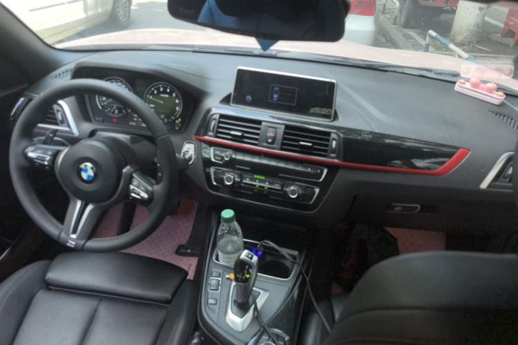 Used BMW 2 Series 2018 220i Convertible Coupe Sports Design Package Center Console