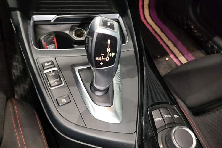 Used BMW 2 Series 2018 220i Sport Design Package Gear Lever