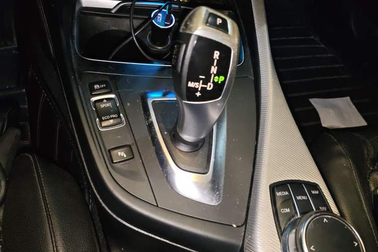 Used BMW 2 Series 2018 225i Convertible Coupe M Sport Edition Gear Lever