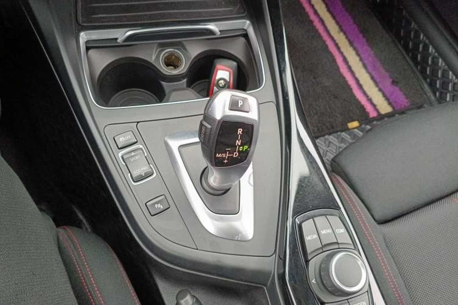 Used BMW 2 Series 2018 220i Sport Design Package Gear Lever