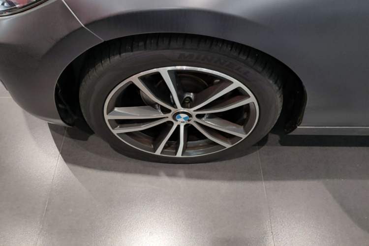 Used BMW 2 Series 2018 220i Sport Design Package Left Front Wheel Hub