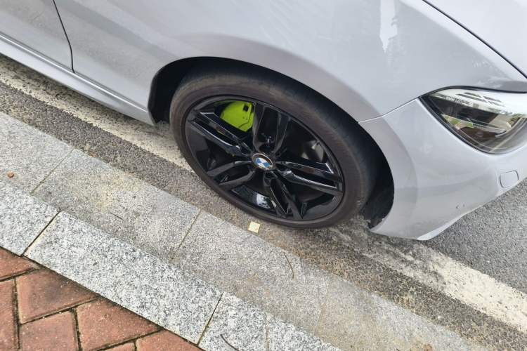 Used BMW 2 Series 2018 225i Convertible Coupe M Sport Edition Right Front Wheel Hub