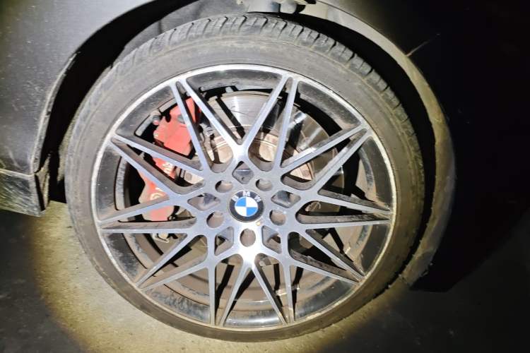Used BMW 2 Series 2018 225i Convertible Coupe M Sport Edition Right Front Wheel Hub