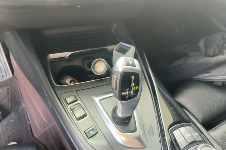Used BMW 2 Series 2018 220i Convertible Coupe Sports Design Package Gear Lever