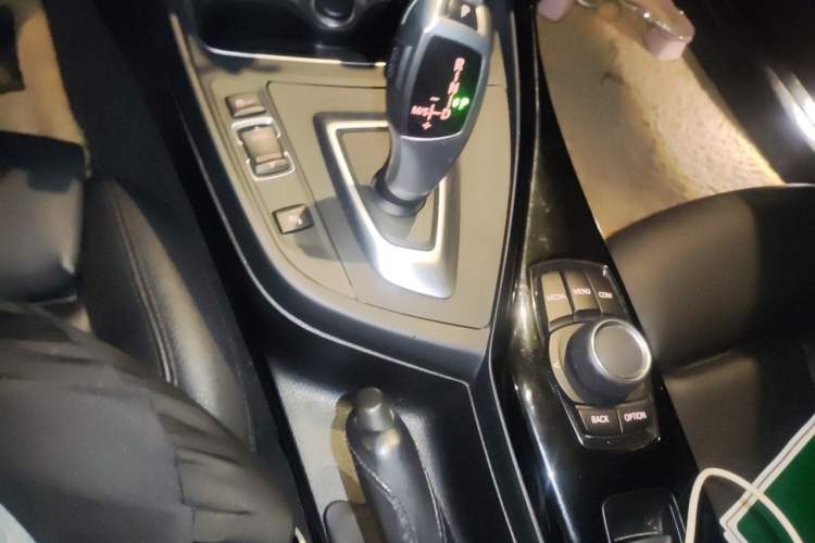 Used BMW 2 Series 2018 220i Convertible Coupe Sports Design Package Gear Lever