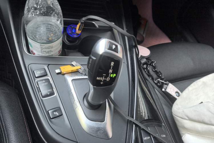 Used BMW 2 Series 2018 220i Convertible Coupe Sports Design Package Gear Lever