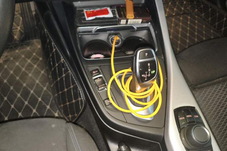 Used BMW 2 Series 2018 225i Luxury Model with M Sport Package Gear Lever