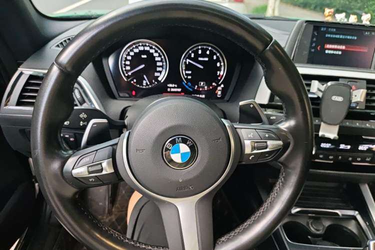 Used BMW 2 Series 2018 225i Luxury Model with M Sport Package Steering Wheel