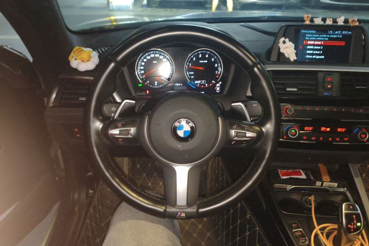 Used BMW 2 Series 2018 225i Luxury Model with M Sport Package Steering Wheel