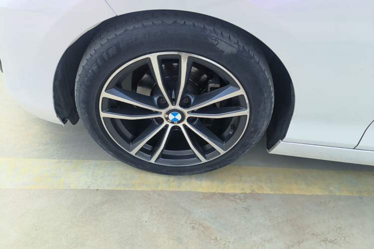 Used BMW 2 Series 2018 220i Convertible Coupe Sports Design Package Left Front Wheel Hub