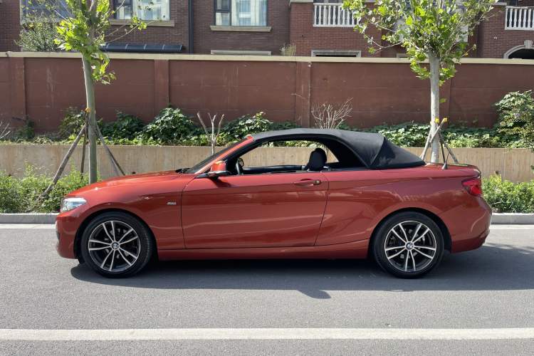 Used BMW 2 Series 2018 220i Convertible Coupe Sports Design Package Exterior 4