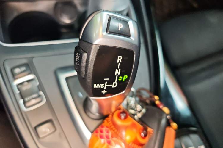 Used BMW 2 Series 2018 220i Sport Design Package Gear Lever