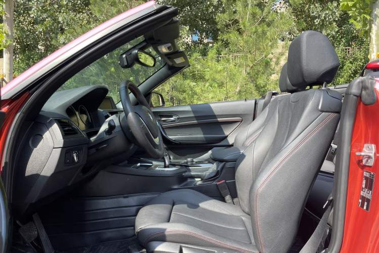 Used BMW 2 Series 2018 220i Convertible Coupe Sports Design Package Interior 1