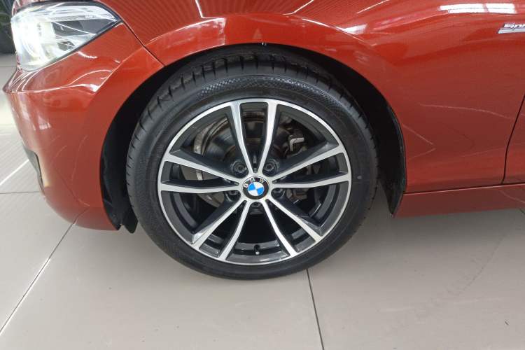 Used BMW 2 Series 2018 220i Convertible Coupe Sports Design Package Left Front Wheel Hub