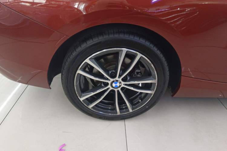 Used BMW 2 Series 2018 220i Convertible Coupe Sports Design Package Right Rear Wheel Hub