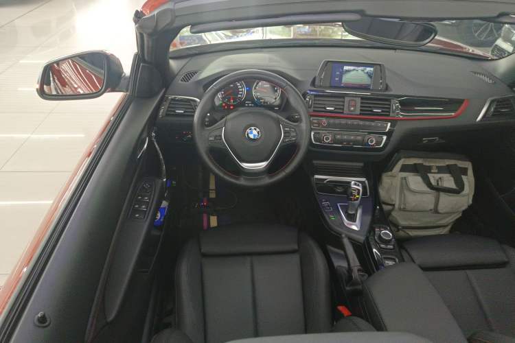 Used BMW 2 Series 2018 220i Convertible Coupe Sports Design Package Steering Wheel
