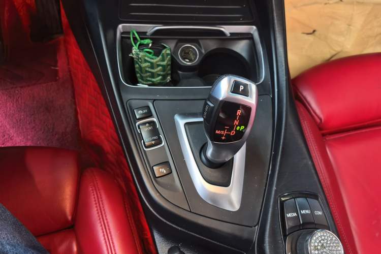 Used BMW 2 Series 2018 220i Convertible Coupe Sports Design Package Gear Lever