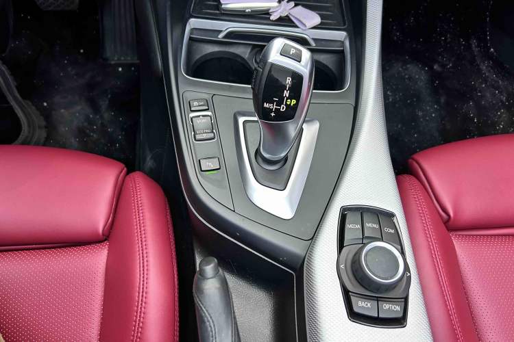 Used BMW 2 Series 2018 225i Convertible Coupe M Sport Edition Gear Lever