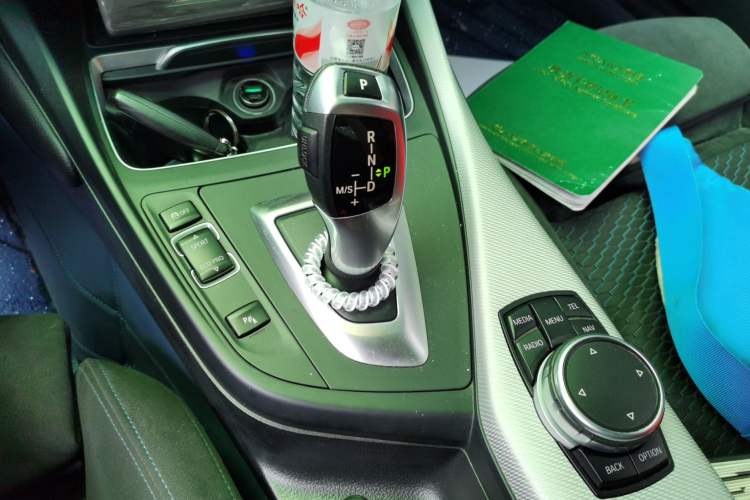 Used BMW 2 Series 2018 225i Convertible Coupe M Sport Edition Gear Lever