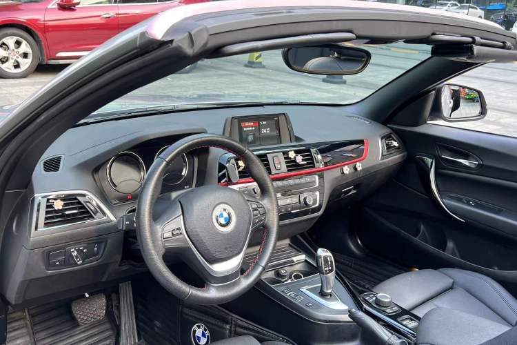 Used BMW 2 Series 2018 220i Convertible Coupe Sports Design Package Interior 1