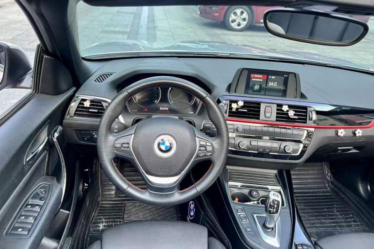 Used BMW 2 Series 2018 220i Convertible Coupe Sports Design Package Interior 3