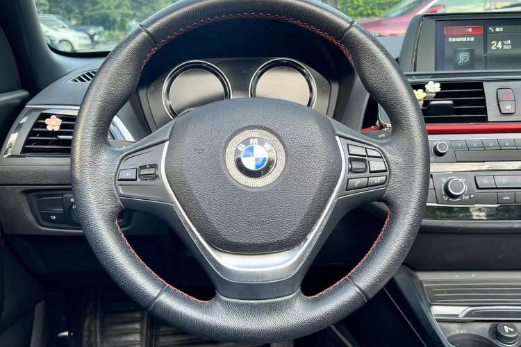 Used BMW 2 Series 2018 220i Convertible Coupe Sports Design Package Interior 4