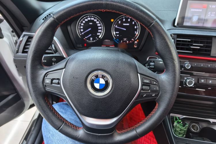 Used BMW 2 Series 2018 220i Convertible Coupe Sports Design Package Steering Wheel