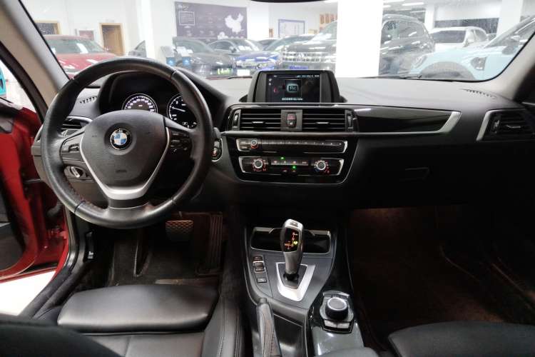 Used BMW 2 Series 2018 220i Sport Design Package Center Console