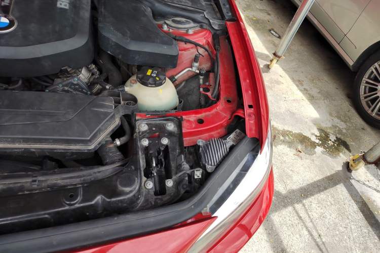 Used BMW 2 Series 2018 220i Sport Design Package Engine Bay Left