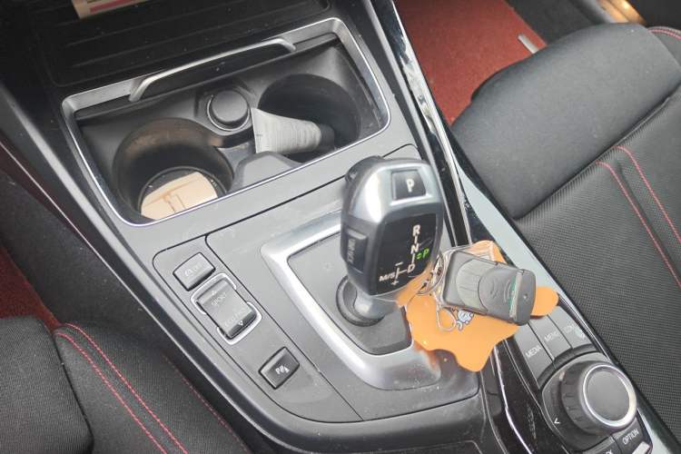 Used BMW 2 Series 2018 220i Sport Design Package Gear Lever