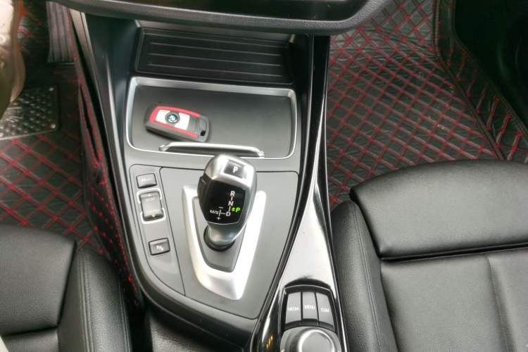 Used BMW 2 Series 2018 220i Convertible Coupe Sports Design Package Gear Lever
