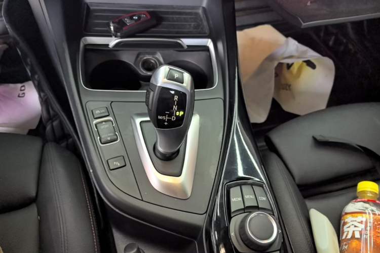 Used BMW 2 Series 2018 220i Convertible Coupe Sports Design Package Gear Lever