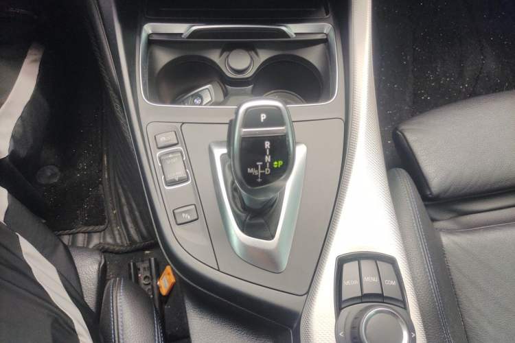 Used BMW 2 Series 2018 225i Convertible Coupe Luxury Model M Sport Package Gear Lever