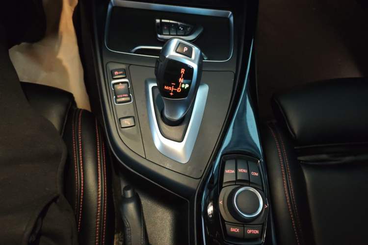 Used BMW 2 Series 2018 220i Sport Design Package Gear Lever