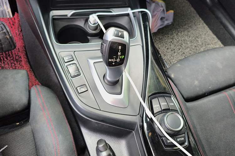 Used BMW 2 Series 2018 220i Sport Design Package Gear Lever