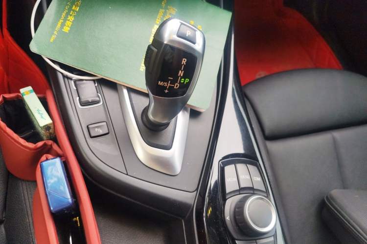 Used BMW 2 Series 2018 220i Convertible Coupe Sports Design Package Gear Lever