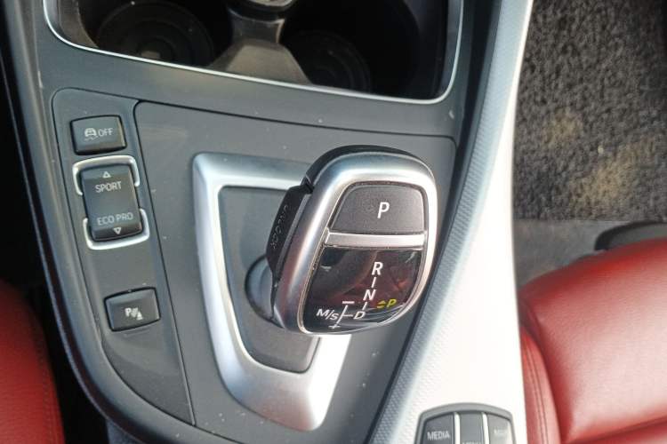 Used BMW 2 Series 2018 225i Luxury Model with M Sport Package Gear Lever