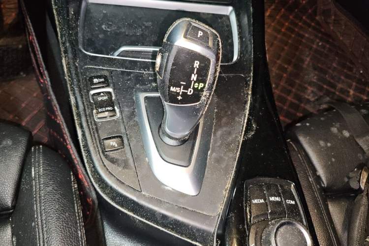 Used BMW 2 Series 2018 220i Convertible Coupe Sports Design Package Gear Lever