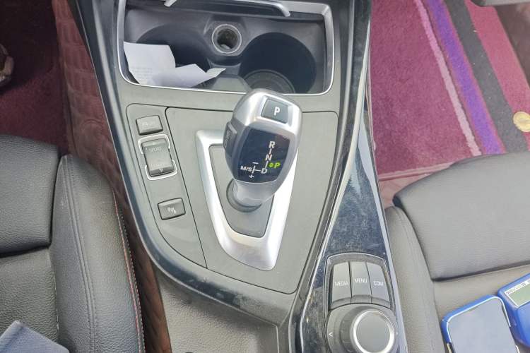 Used BMW 2 Series 2018 220i Convertible Coupe Sports Design Package Gear Lever