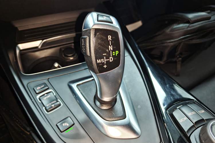 Used BMW 2 Series 2018 220i Convertible Coupe Sports Design Package Gear Lever