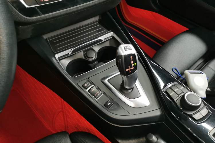 Used BMW 2 Series 2018 220i Convertible Coupe Sports Design Package Gear Lever