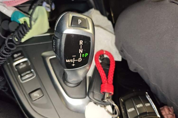 Used BMW 2 Series 2018 220i Convertible Coupe Sports Design Package Gear Lever