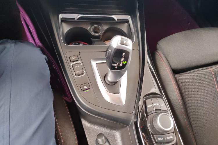 Used BMW 2 Series 2018 220i Sport Design Package Gear Lever