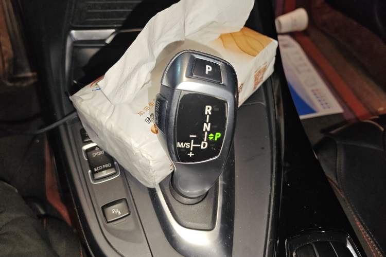 Used BMW 2 Series 2018 220i Sport Design Package Gear Lever