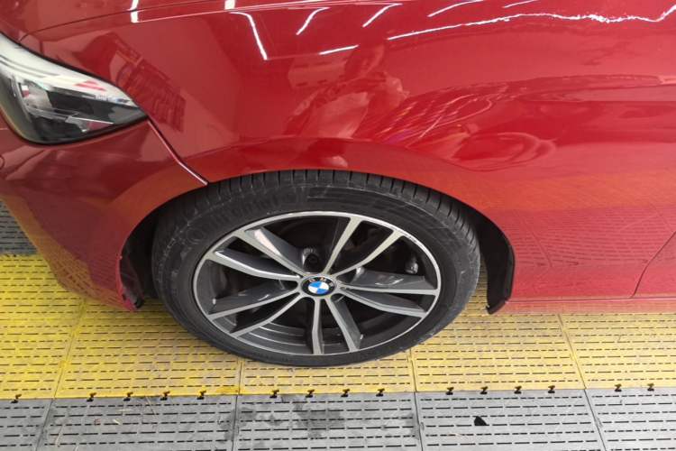 Used BMW 2 Series 2018 220i Convertible Coupe Sports Design Package Left Front Wheel Hub
