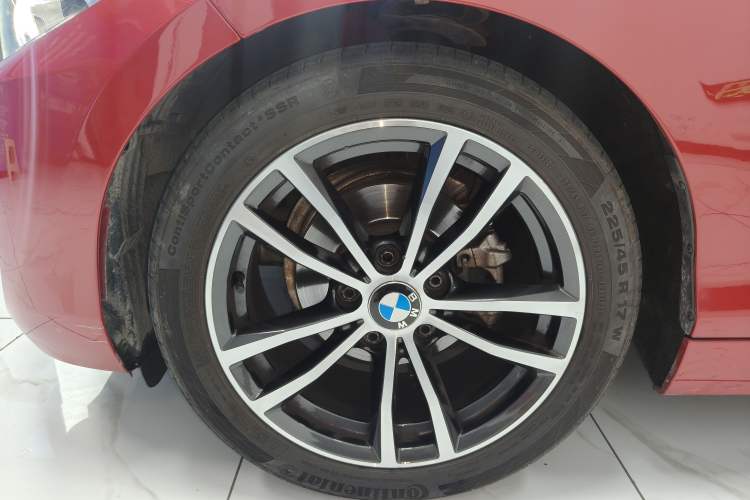 Used BMW 2 Series 2018 220i Convertible Coupe Sports Design Package Left Front Wheel Hub