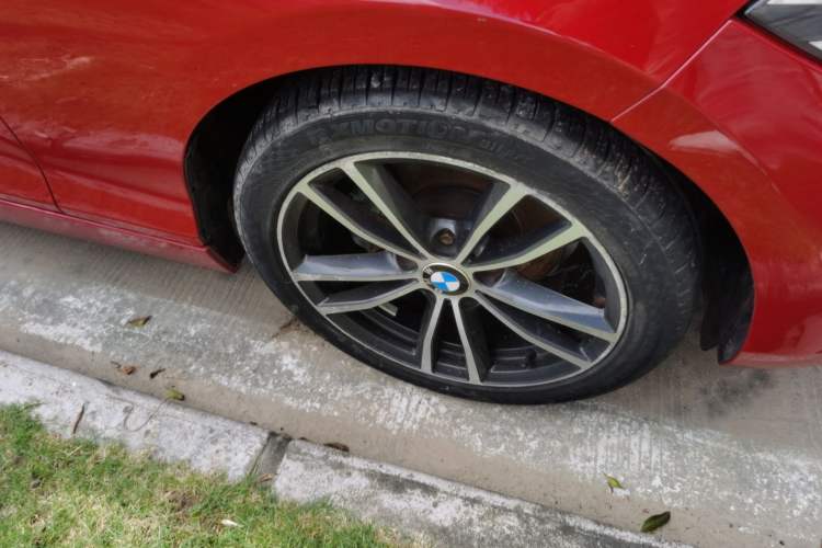 Used BMW 2 Series 2018 220i Convertible Coupe Sports Design Package Right Front Wheel Hub