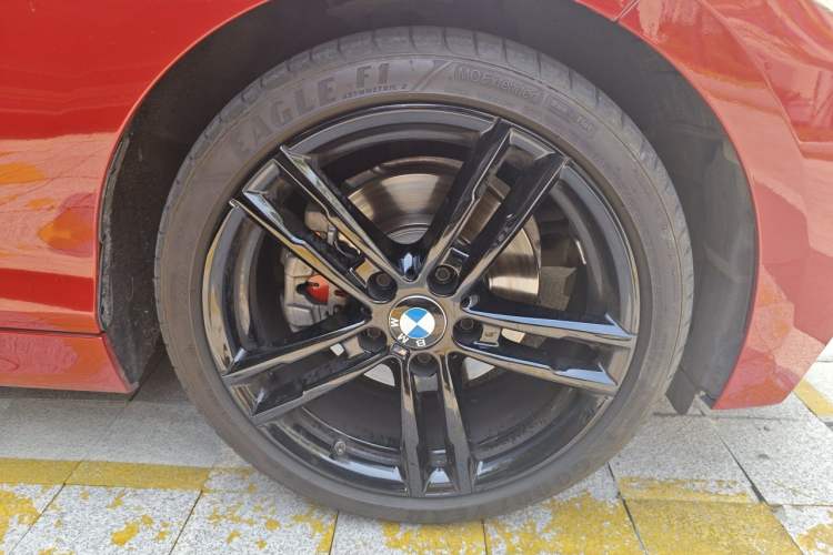 Used BMW 2 Series 2018 225i Convertible Coupe Luxury Model M Sport Package Right Front Wheel Hub